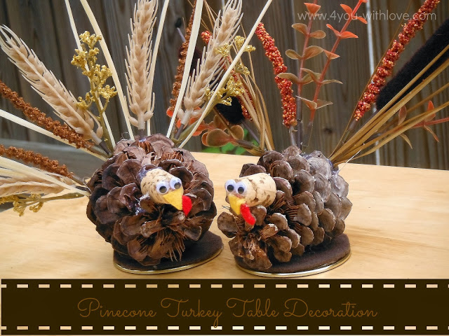 Pinecone Turkey Table Decorations (#turkeytablescapes)